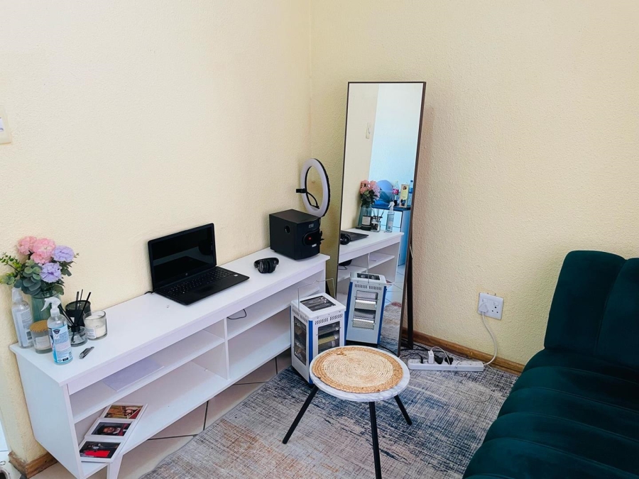 1 Bedroom Property for Sale in Rustenburg North West